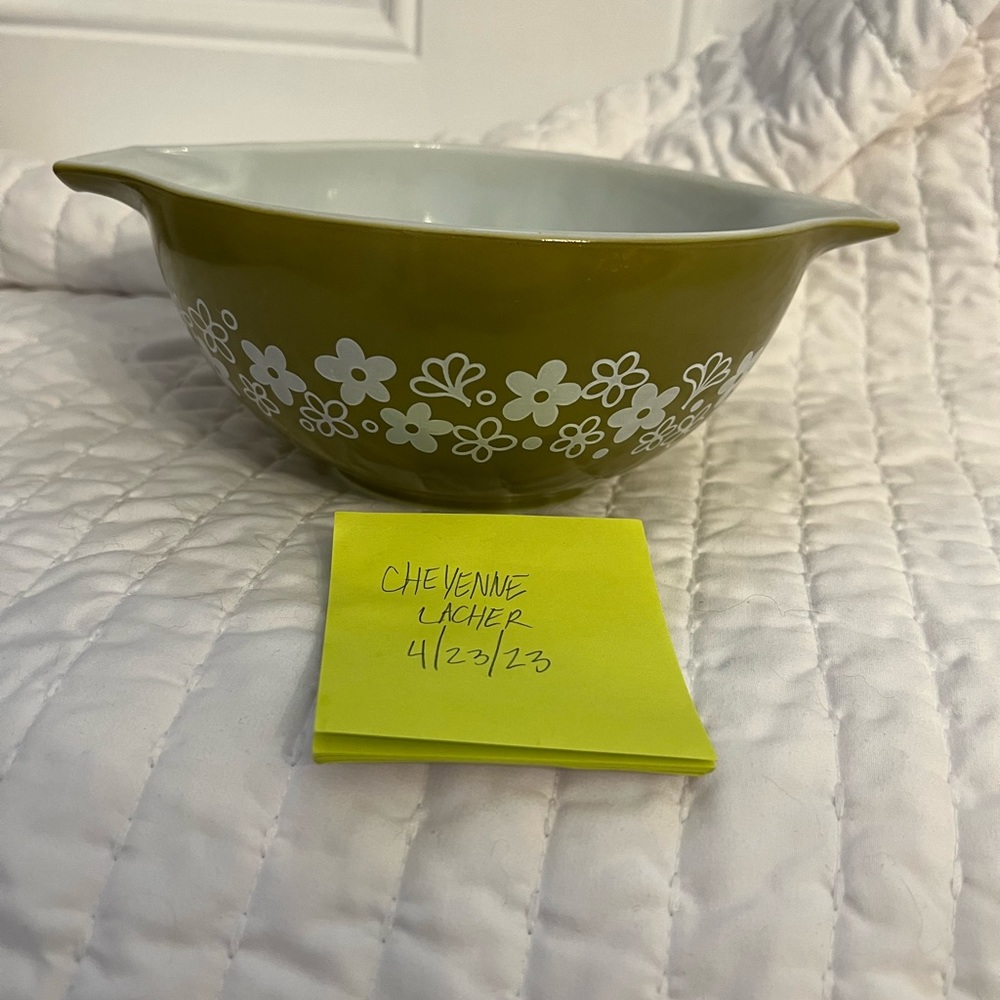 Pyrex Spring Blossom 441 cinderella bowl